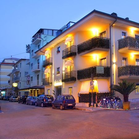 Casa Vacanze Villa Spina Сан Бенедето дел Тронто Стая снимка